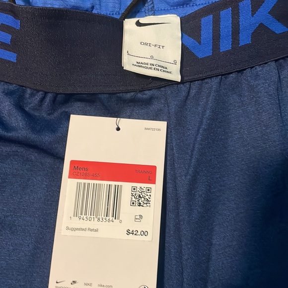 Nike dri fit shorts navy and black. - Picture 3 of 5